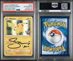 2022 POKEMON GO #028 PIKACHU-HOLO PSA 10 Auto Sarah Natochenny - Image 3