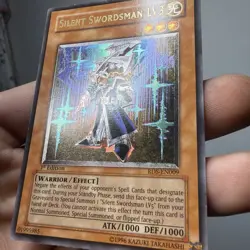 Yugioh Silent Swordsman LV3 RDS-EN009 1st Edition Ultimate Rare Light Foil Shift - Image 2