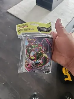 Evolving Skies Pokemon TCG Mini Portfolio with 1 Sealed Booster Pack - Image 1