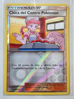 Pokemon Center Lady Rev Holo Hidden Fates Pokemon NM 64/68 Sun Moon Spanish - Image 1