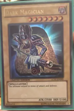 Konami Dark Magician LC01-EN005 Ultra Rare Foil EN 2500/2100 - Image 1