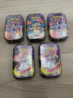Pokemon Mini Tin Box 5 Stuck mit Boostern NEU OVP - Image 1