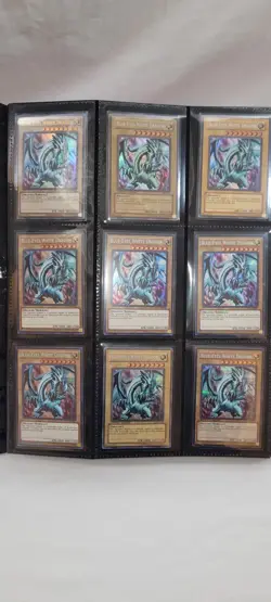 Yugioh! Blue Eyes White Dragon binder.. - Image 1