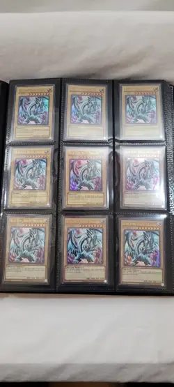 Yugioh! Blue Eyes White Dragon binder.. - Image 2