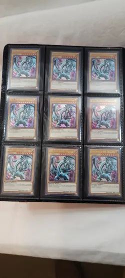 Yugioh! Blue Eyes White Dragon binder.. - Image 4