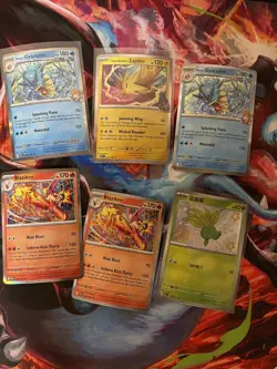 Pokemon Card Lot – 825+ Holo & Reverse Holo Cards + Eevee SVP 173 promo SEALED - Image 4
