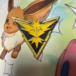 Pokemon Official Pin - Team Instinct Zapdos Badge Team Instinct Collection Box - Image 2