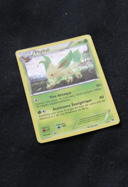 Pokemon "Phyllali / Leafeon" 1/12 *Holo* McDonald's 2013 - French - Played/Poor - Image 5