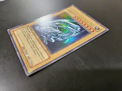 YuGiOh Blue-Eyes White Dragon DIK-P001 Ultra Rare 1st Edition Portuguese - Image 3