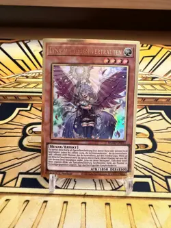 Yugioh Lyna Mit Ihrem Vertrauten MGED-DE013 Gold Rare - Image 1