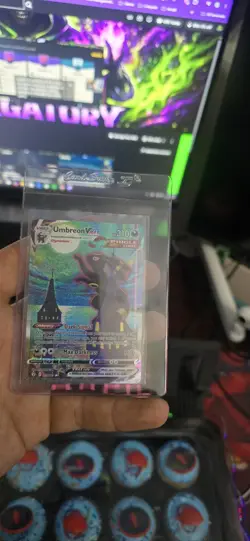 Umbreon VMAX 215/203 Secret Rare Alt Art Full Art Holo Evolving Skies - Image 3