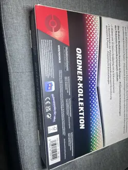 Pokemon Ordner Kollektion Karmesin & Purpur Prismatische Entwicklung neu OVP DE - Image 4