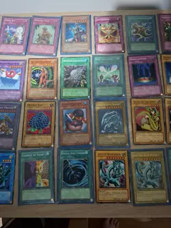 Yugioh Card Bundle - Yu-Gi-Oh Old Cards Lot (3x Blue Eyes) - Image 4