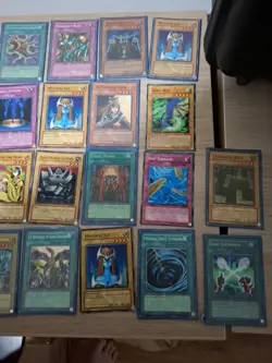 Yugioh Card Bundle - Yu-Gi-Oh Old Cards Lot (3x Blue Eyes) - Image 5