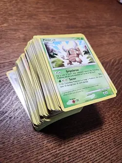 167 card lot of Midera Pokemon TCG cards from 2009 - Image 1