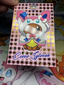 Box Hit - Gold With Stars Holo - Eevee Poncho Sylveon Card Database Pokemon Peru - Image 2