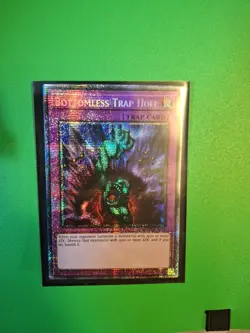Yugioh Bottomless Trap Hole MP25-EN018 Starlight Rare 1st Edition NM - Image 1