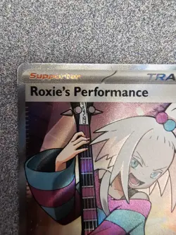 Pokemon TCG: Chaos Rising Roxie's Performance 112/086 Full Art Trainer UR NM - Image 2