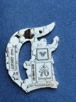 Key to Disneyland 70th Anniversary D Pin PARTNERS STATUE WALT & MICKEY Glitter - Image 2