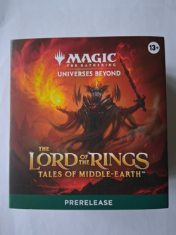 The Lord of the Rings: Tales of Middle-Earth Pre release Box Magic the Gathering - Image 1