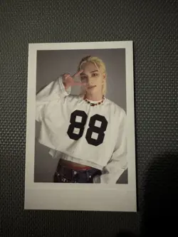 Stray Kids Hyunjin Photocard Non-Sport Trading Card Single Ungraded - Image 1