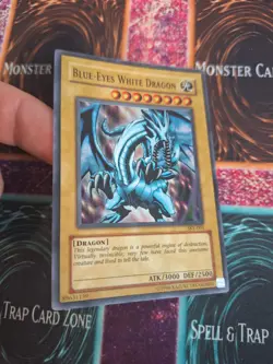 Yugioh Blue-Eyes White Dragon SKE-001 Super Rare Unlimited Near Mint - Image 2