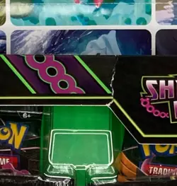 Pokemon TCG S&V Shrouded Fable Kingambit Illustration Collection Box Minor Tear - Image 2