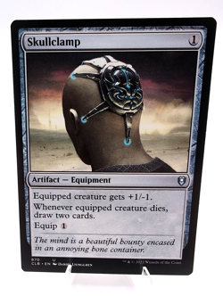 MTG Magic the Gathering - Skullclamp - Battle for Baldur's Gate NM/M - Image 1