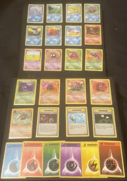 Pokemon TCG Fossil 26 Card Bundle WOTC 1999 Vintage LP Non Holo Lot Top Loaders - Image 3