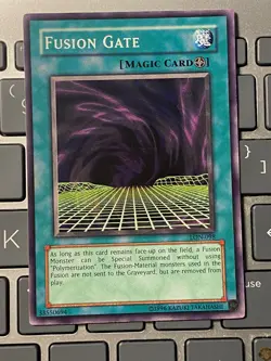 Yugioh Fusion Gate LON-098 unlimited edition / near mint condition card - Image 1