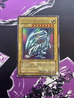 Yugioh Blue-Eyes White Dragon SDK-001 Ultra Rare Unlimited MP - Image 1