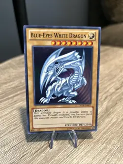 Yugioh! LP Blue-Eyes White Dragon - DPKB-EN001 - Super Rare - Unlimited Edition - Image 1