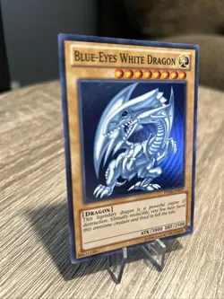 Yugioh! LP Blue-Eyes White Dragon - DPKB-EN001 - Super Rare - Unlimited Edition - Image 2