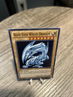 Yugioh! LP Blue-Eyes White Dragon - DPKB-EN001 - Super Rare - Unlimited Edition - Image 3