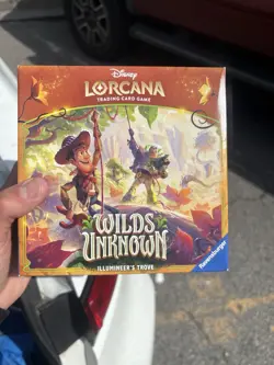 Ravensburger Disney Lorcana TCG Wills Unknow Illumineer’s Trove Kit Sealed - Image 2