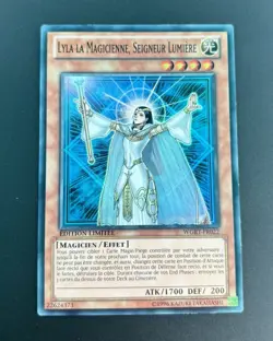 Yu-Gi-Oh - LYLA LA MAGICIENNE, SEIGNEUR LUMIERE - WGRT-FR022 - Super - NM/M B - Image 1