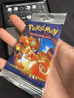 Pokemon TCG Base Set Unlimited Booster Pack Charizard Art WOTC Sealed long crimp - Image 3
