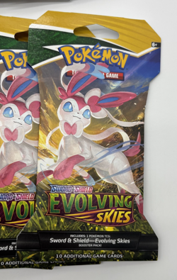 Lot of (40) Pokemon SWSH Sylveon Evolving Skies Sleeved Booster Pack SEALED - Image 2