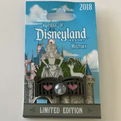 Disney Snow White A Piece Of Disneyland History LE 2000 pin - Image 1