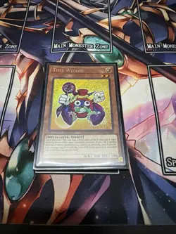 *** TIME WIZARD *** 1ST EDITION SECRET RARE (CHIBI) MZMU-EN060 YUGIOH! - Image 1