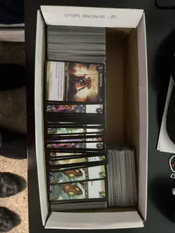 ROUGHLY 1000 CARD WORLD OF WARCRAFT CARD LOT (ASSORMENT CARDS) NEVER PLAYED - Image 1