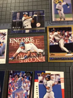 DEREK JETER LOT OF 10 YANKEES BASEBALL CARDS EX--MINT - Image 3