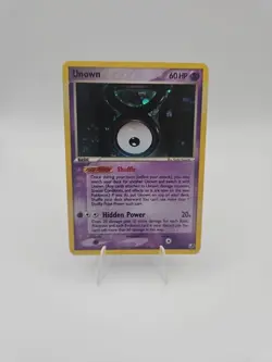 Pokemon Unown (V) V/28 Unseen Forces Holo V/28 - Image 2