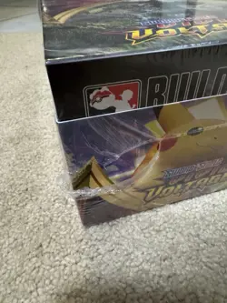 Pokemon Vivid Voltage | Build And Battle Display Case | Sealed | Small Tear - Image 3