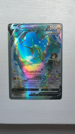 Rayquaza V 194/203 SWSH07: Evolving Skies Ultra Rare Full Art Holo English - Image 2