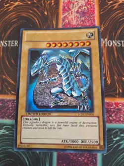 Yugioh Blue-Eyes White Dragon LC01-EN004 Ultra Rare Limited Near Mint - Image 1