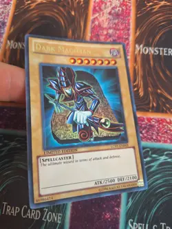 Yugioh Dark Magician LC01-EN005 Ultra Rare Limited Near Mint - Image 2