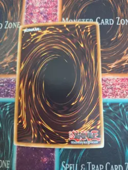 Yugioh Dark Magician LC01-EN005 Ultra Rare Limited Near Mint - Image 3