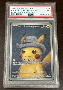 2023 Pikachu Grey Felt Hat Promo SVP 085 Pokemon x Van Gogh PSA 7 NM ICONIC - Image 1