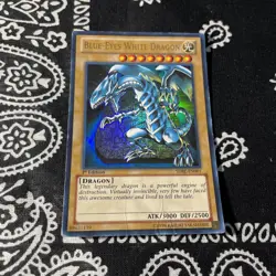 Blue-Eyes White Dragon - SDBE-EN001 - 1st Edition - Hp - 1996 - Image 1